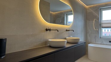 82BE6DC5-438E-41A4-85B6-EC4BF10BF259_1_201_a