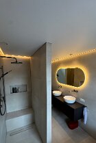 F03EB22F-F2B6-400F-AF98-032C30AFC2D4_1_102_a