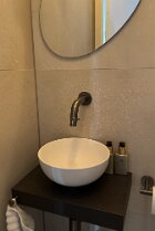 F5E7494F-B840-4567-BDA4-5E3EE5F087B1_1_201_a