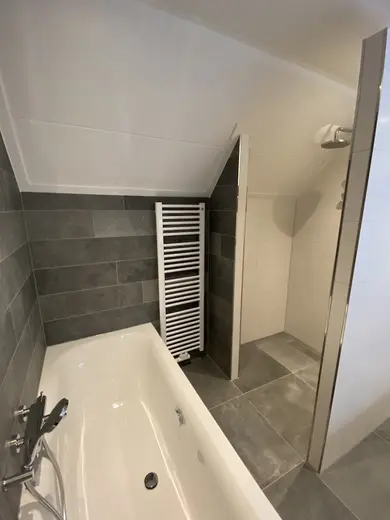 Badkamer 47, foto 1